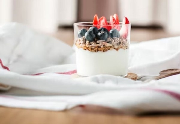 Express: йогурт в сочетании с цитрусовыми на завтрак вредит желудку