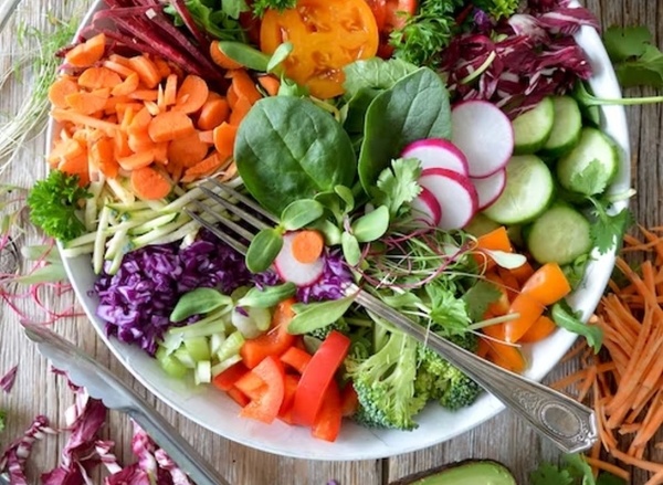 Гастроэнтеролог Неронов: употреблять много овощей может быть вредно