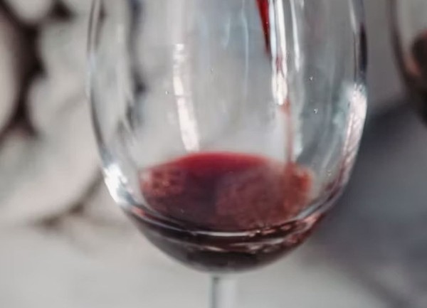 Врач Королева: красное вино может положительно влиять на сосуды