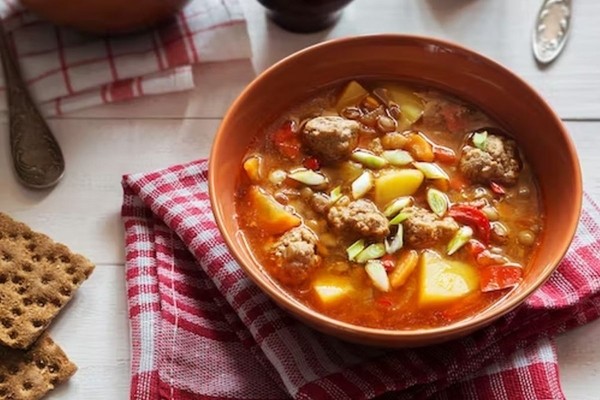 Диетолог Кабанов: супы на наваристом мясном бульоне повышают риск серьезных заболеваний