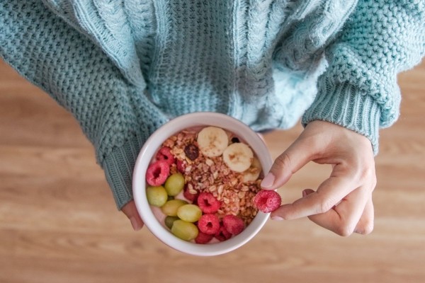 Худеем с помощью овсянки: диетолог рассказала о диете, которая поможет похудеть осенью