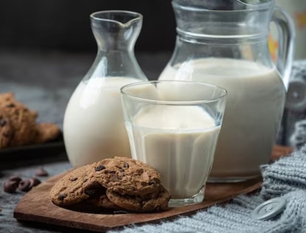Диетолог Соломатина объяснила, с чем не сочетается молоко