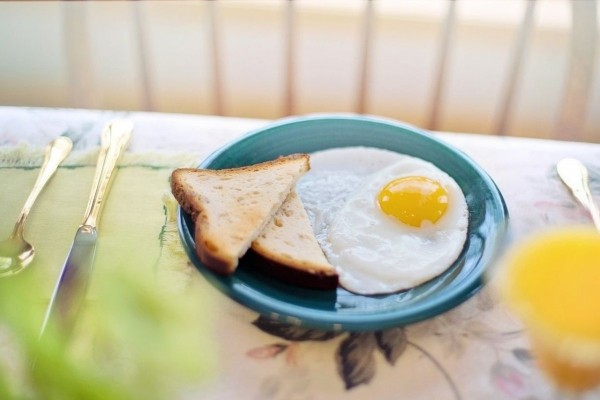 Хирург Умнов: ежедневное употребление яиц может быть опасным из-за холестерина в желтке