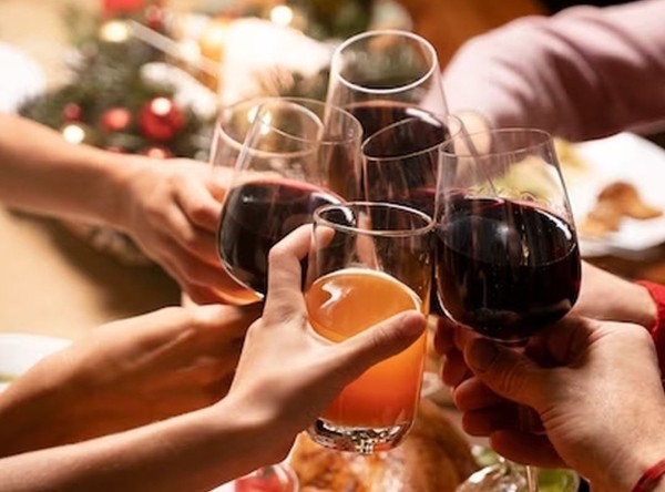 Врач Макиша: в новогоднюю ночь нужно избегать сочетания алкоголя с жирной пищей