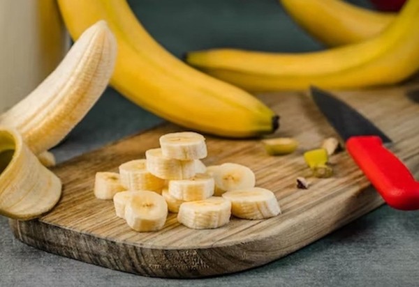 Диетолог Денисова ответила, можно ли  полезные от отеков бананы заменить картофелем