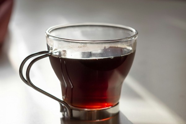 ОСН: черный чай улучшает волосы и способствуют похудению, врач Лементина рассказала кому лучше отказаться от напитка