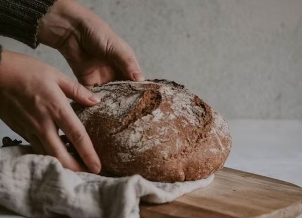 Диетолог Соломатина посоветовала не есть на ночь даже полезные виды хлеба