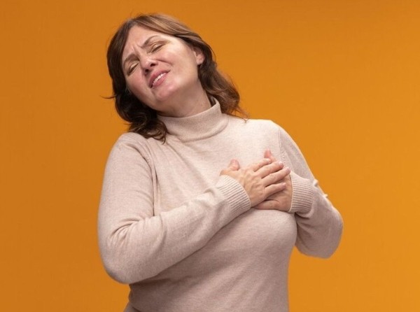 Кардиолог Жевагина: нехватка воздуха и боль в груди указывают на атеросклероз