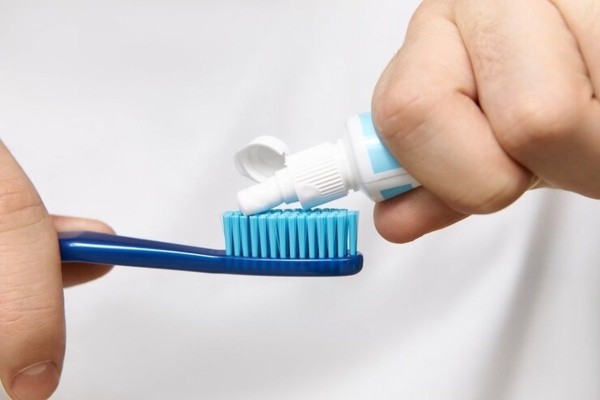 Стоматолог Раевская: зубную пасту с триклозаном лучше не покупать