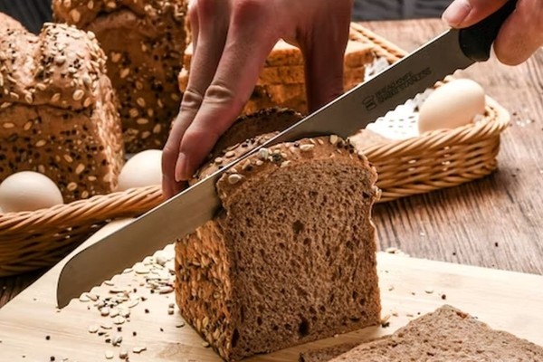Врач Солнцева объяснила, какой хлеб может содержать добавки с канцерогенным действием