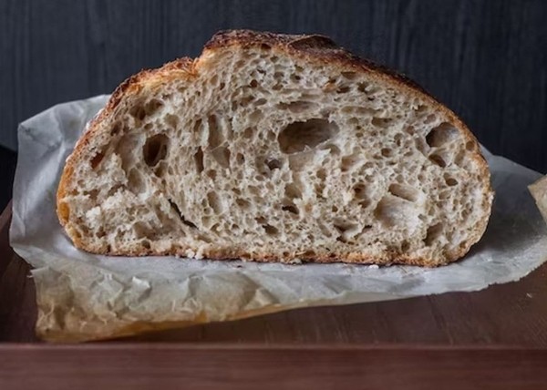 Диетолог Меллор заявил о безопасности белого хлеба: он не вызывает резких скачков сахара